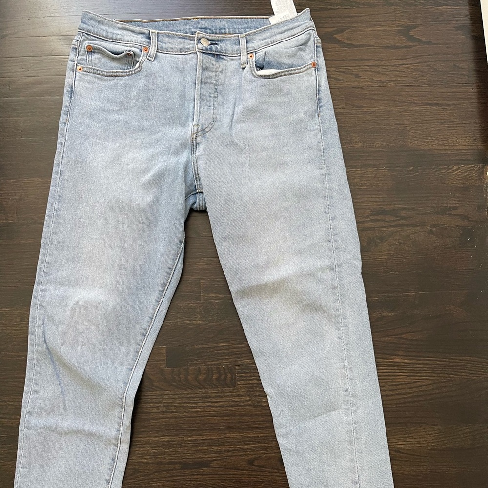Levi’s women’s jeans light wash - size 32